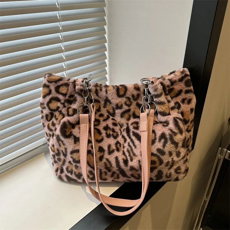 Versatile simple largecapacity bag 2025 autumn and winter fashion leopard print plush tote atmospheric fluff shoul 260317