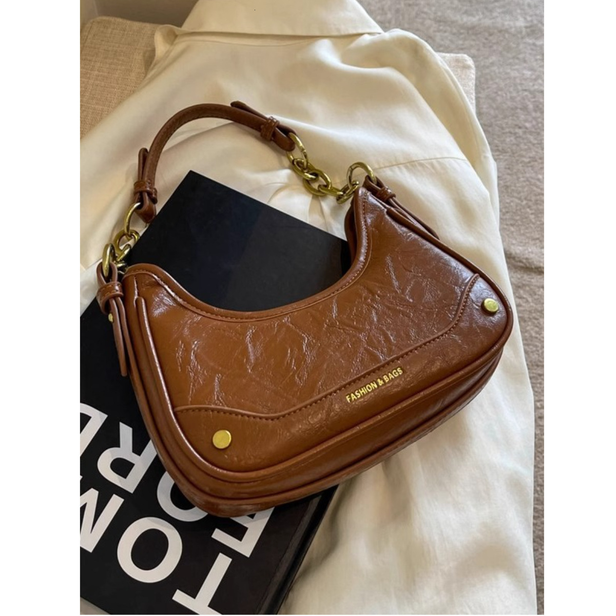 high-end women's bag 2025 new model, textured crossbody niche single-shoulder underarm crescent bag, spring-summer vintage style