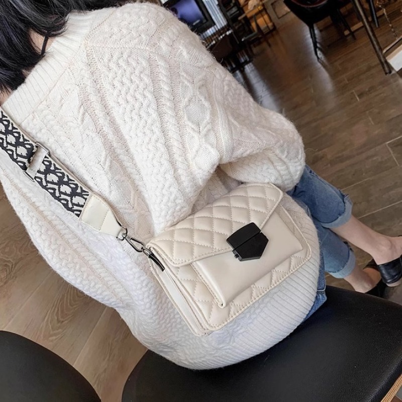 Summer 2025 new popular high-end trendy small square fashionable textured crossbody bag, versatile shoulder bag