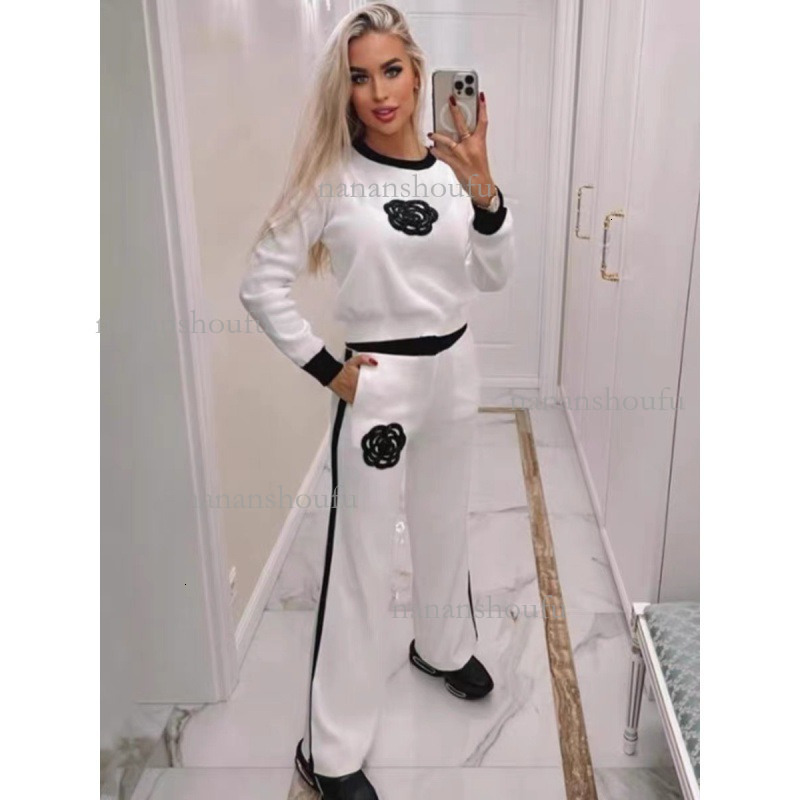 2026 Designer Sports Suit Luxury Brand Classic Camellia Knitted Long Sleeved T-shirt Casual Simple Wide Leg Pants Two-piece Set Fashionable Y2K Women&
