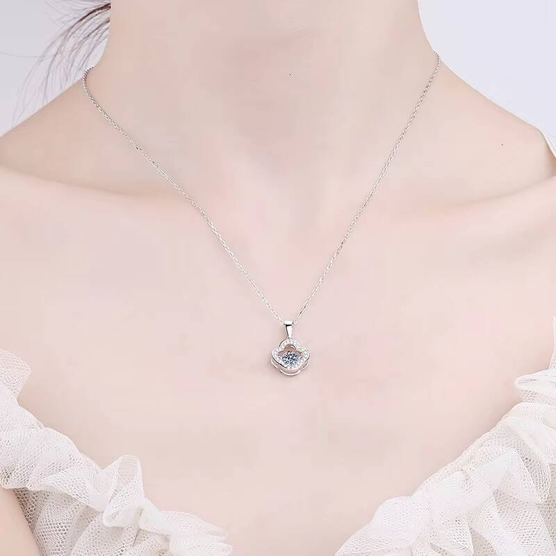 Creative Jewelry Ldeal Cutting Women Real S925 Sterling Silver D Colored Moissanite Diamond Hollow Pendant Necklace Display