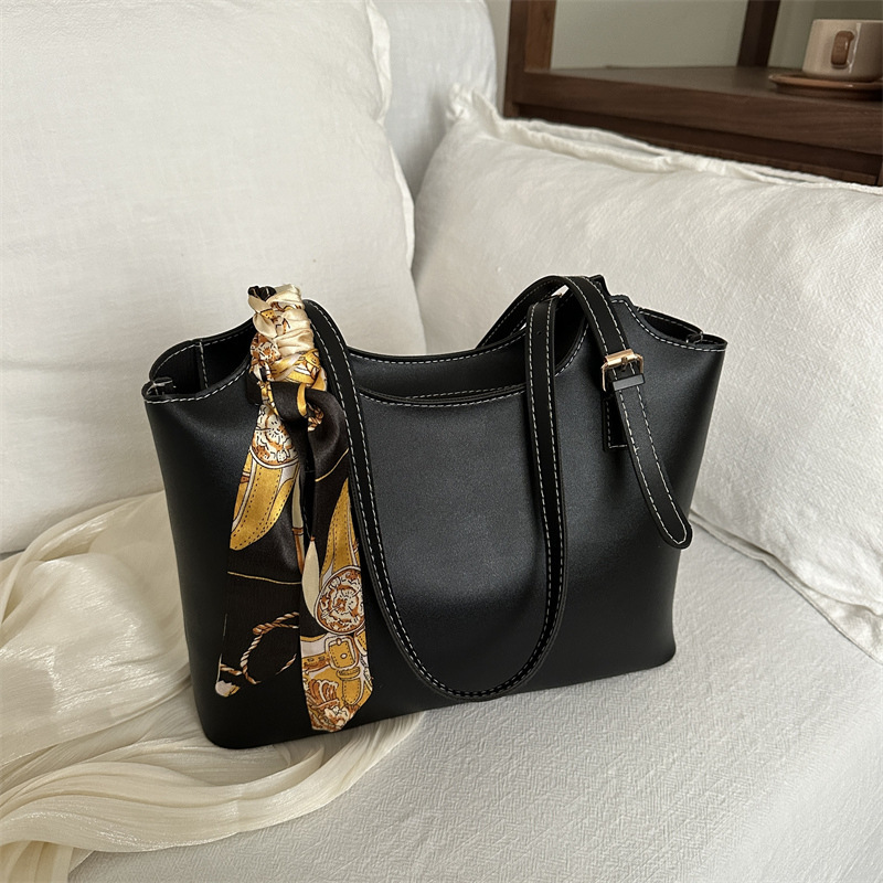 Free Shipping High Value Highly stylish silk scarf handbag, 2025 spring new model, versatile ins shoulder underarm bag, vintage commuter tote bag
