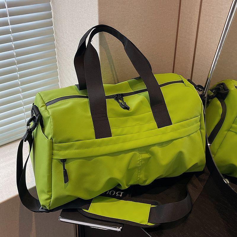 fashion handbag for short trips, 2026 new model, stylish, large-capacity, lightweight crossbody gym storage bag, travel bag