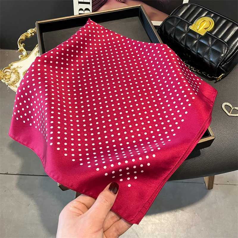 Luxury New Printed Scarves Wens Silk Scarf Spring and Summer Floral Decorations Small Neckties Hairbands Bags Wholes X260328