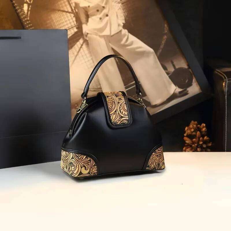 2026 New Fashionable High-End Messenger Elegant Small Handbag Open Single Shoulder Design Leather Bag