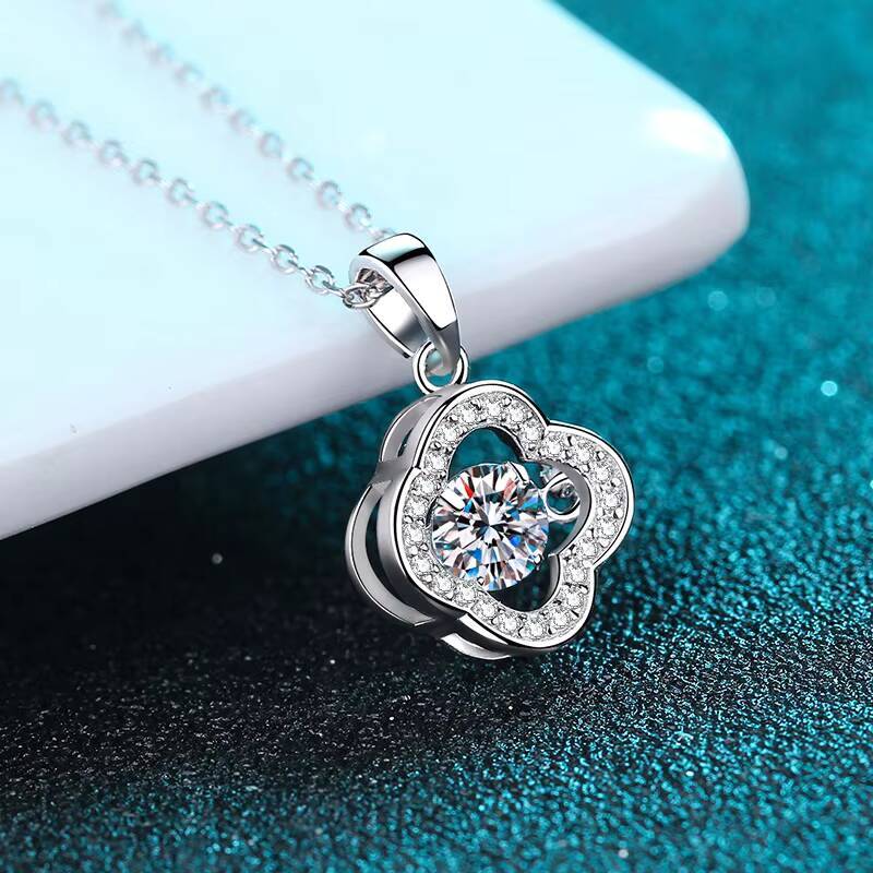 Creative Jewelry Ldeal Cutting Women Real S925 Sterling Silver D Colored Moissanite Diamond Hollow Pendant Necklace Display