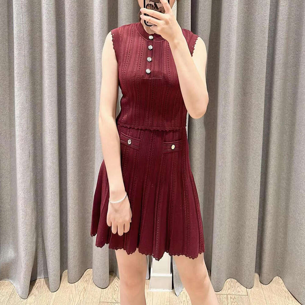 2026 autumn and winter new French round neck S18 sleeveless vest knitted top+pleated skirt women's set
