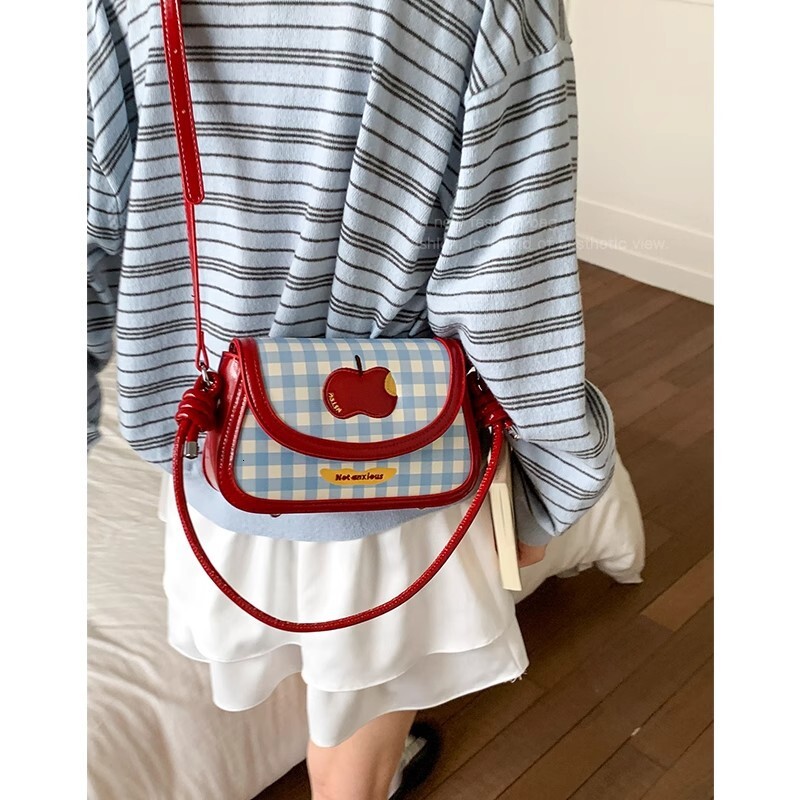 Cute Red for Women 2025 New Summer Single Shoulder Underarm Fashionable Student Commuter Crossbody Small Square Bag