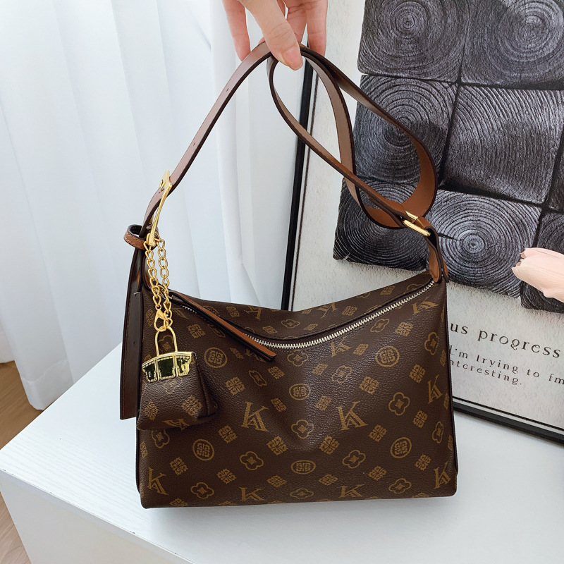 Lady's Fantasy Luxury Designer Large-capacity commuter tote for women, 2026 new fashion retro shoulder underarm bag, elegant light luxury crossbo