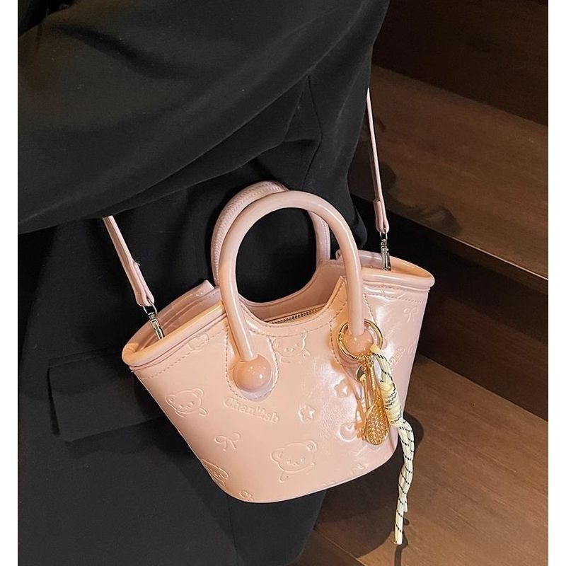 Popular trendy small women, spring/summer 2025 new niche design crossbody bags, Korean style bucket bags for women