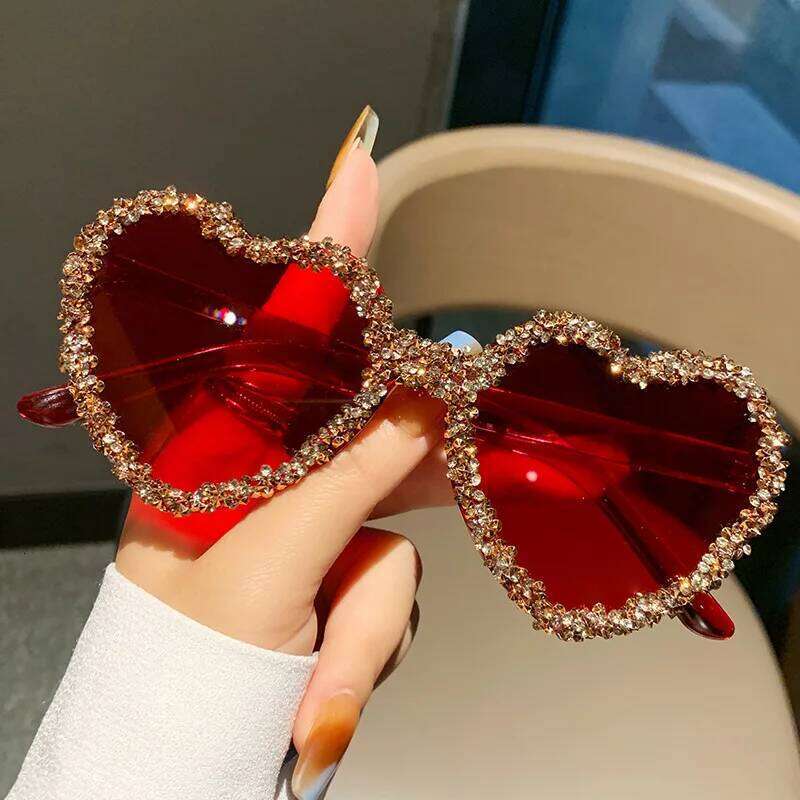 Y2K Heart Shaped Frameless Rhinestones Decoration Sunglasses for Men Women Fashionable Punk Wedding Party Festivals Eyewear 26Y0330