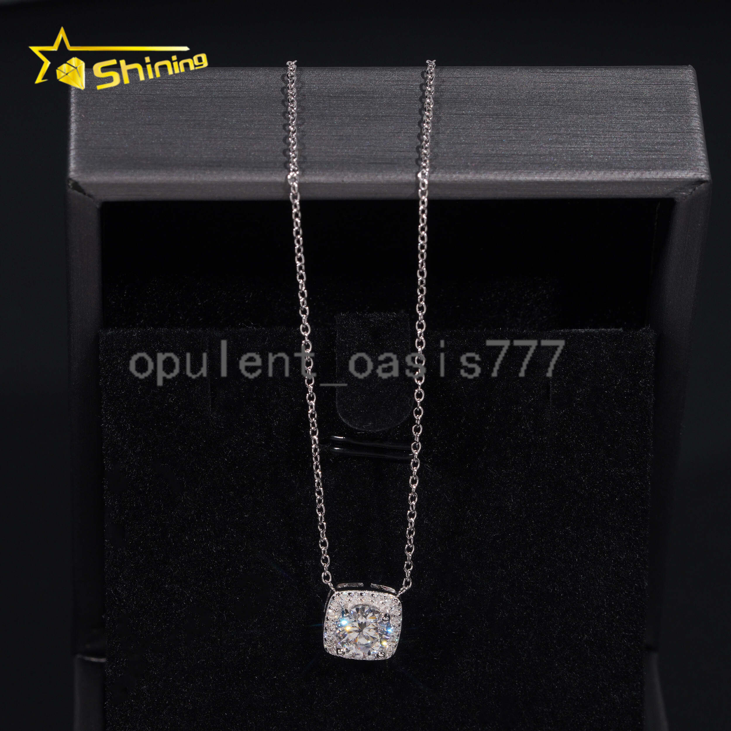 Hot Selling Christmas Present Fashion Necklace Charms 925 Sterling Silver Round Shape Moissanite Pendant Necklaces Women