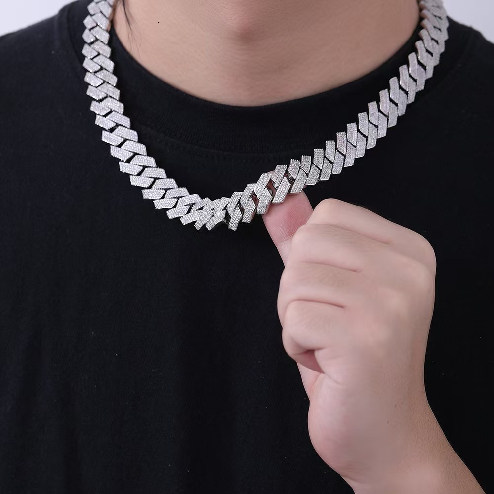 Hip-hop trend 15mm four-row diamond-set morganite straight clasp rhombic Cuban chain - A unique and sophisticated men's necklace