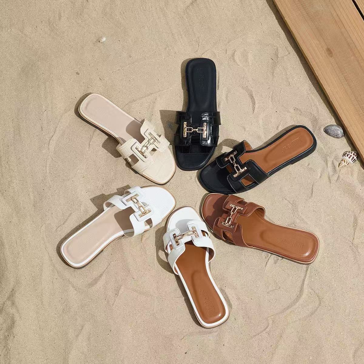 Korean Style 2026 Summer New Fashion Versatile Flat Sandals For Women Outdoor Luxury Designer Sandals Casual Vacation Beach Slippers