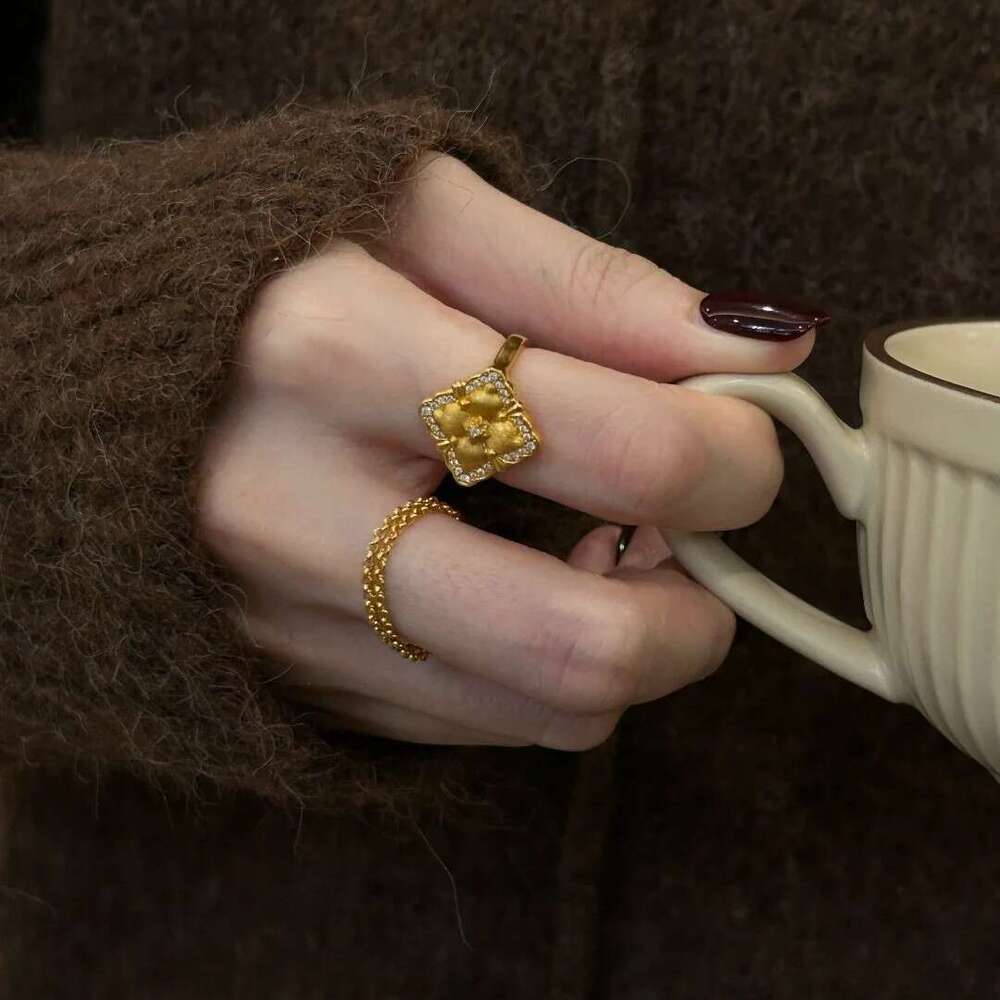 New Chinese Retro Women's Vintage Design Light Luxury Style Buche Dainty Silk Full Diamond High-End Index Finger Ring