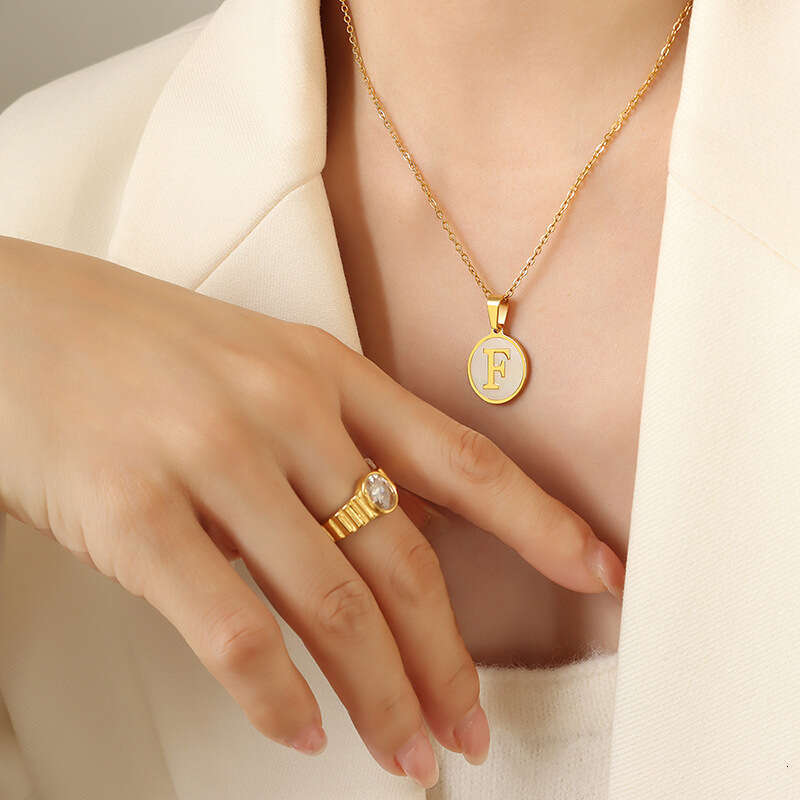 Personalized 26-letter Internet-famous White Seashell Round Design For Women, Titanium Steel Pendant Necklace That Does Not Fade