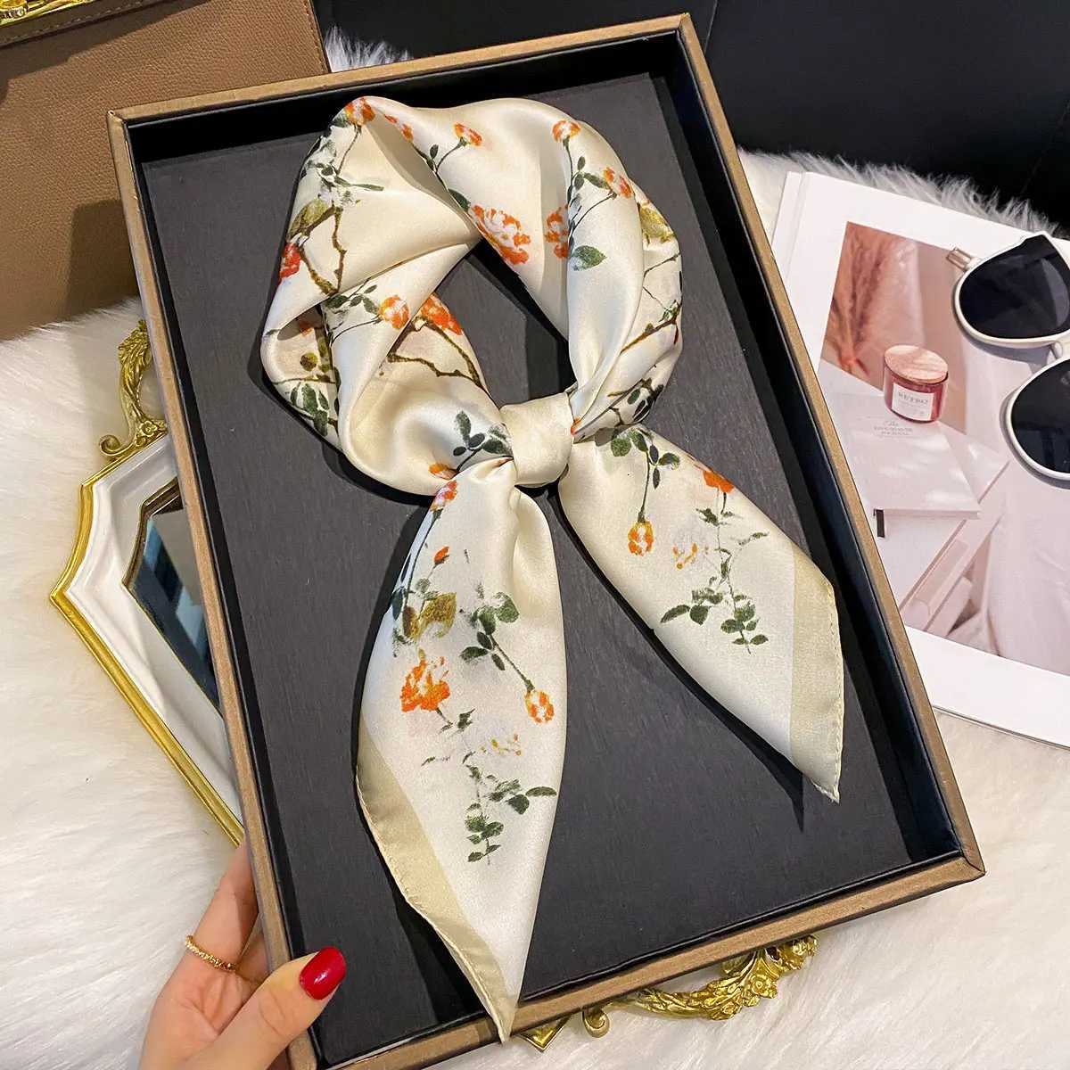 2025 New Fashion 70X70cm Wens Scarf Silk Paisley Print Scarf Square Shawl Decorative band Neck Luxury Design Bandana X2603281