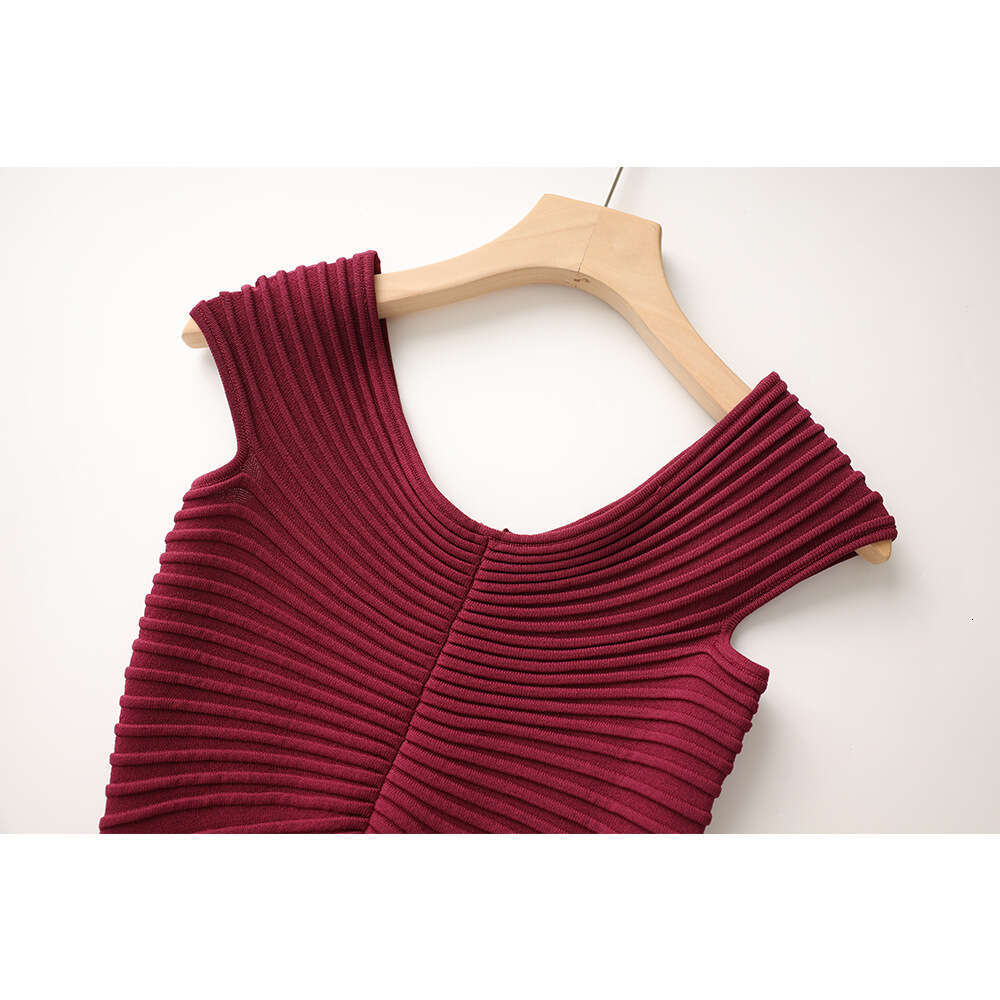 2026 designer high-quality synthetic silk pleated A10 single shoulder sleeveless waistband medium thick knitted fashionable dress