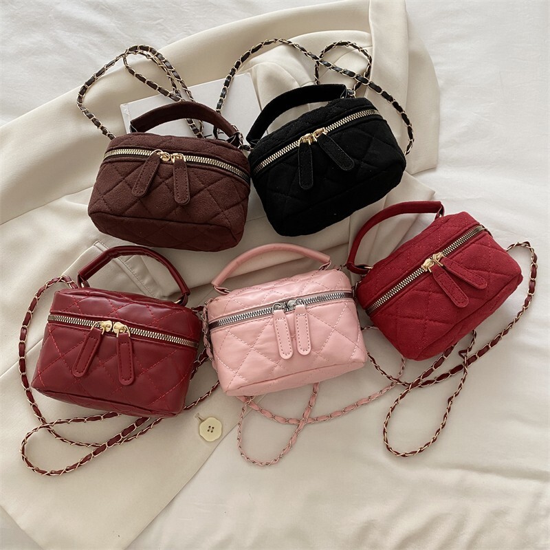 quilted chain handbag, makeup new women's bucket bag, fashionable shoulder and crossbody bag