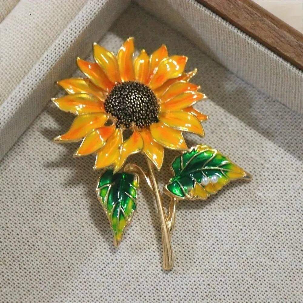 Baroque Luxury Pins Flower Sunflower Design Couple Surprise Gift Enamel Brooch Beautiful Lapel Pin Accessories