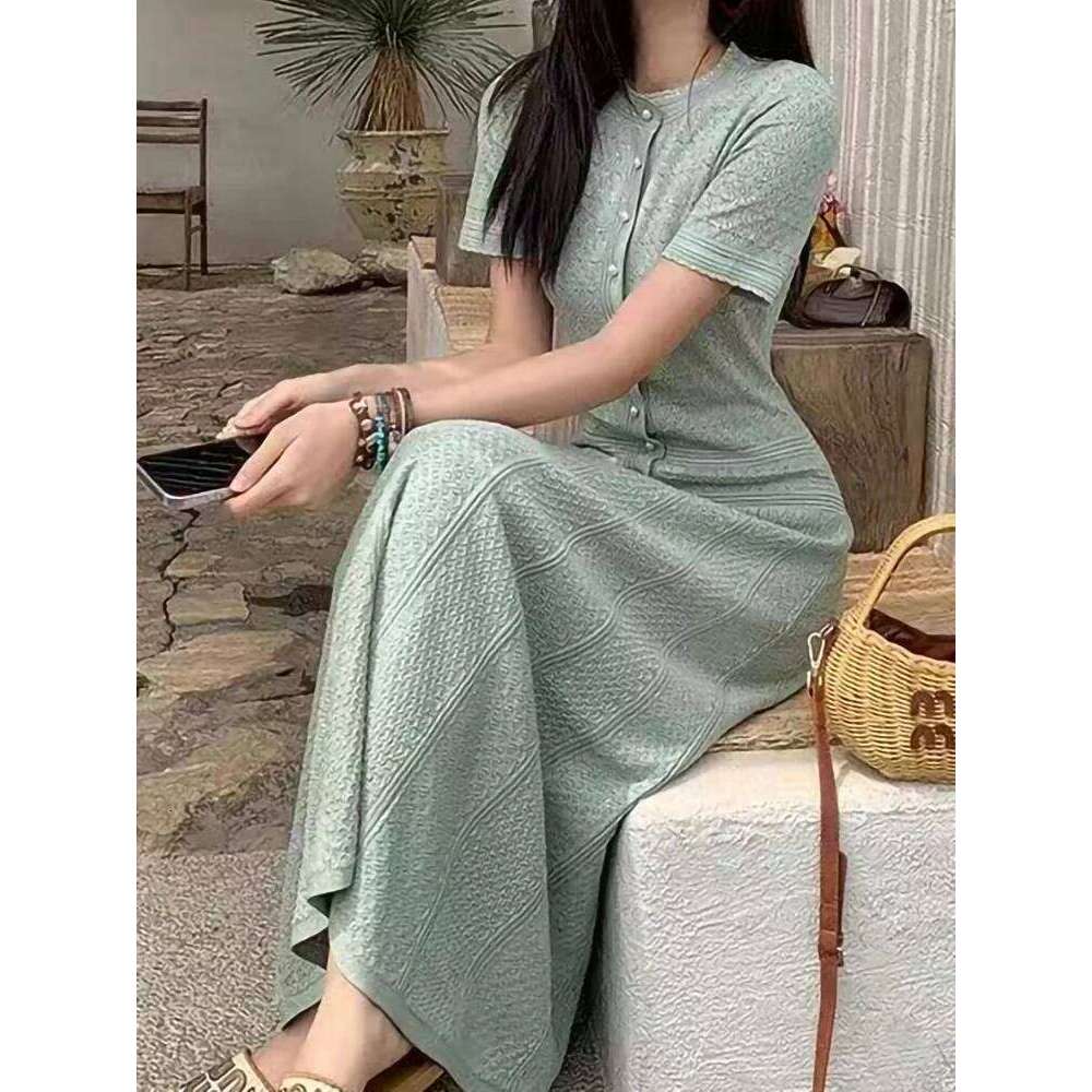 Summer New Fashion Green Knit Long Dress Women Elegant Temperament Pearl Button O-Neck Short Sleeve Slim Robe Ladies Mdng260330