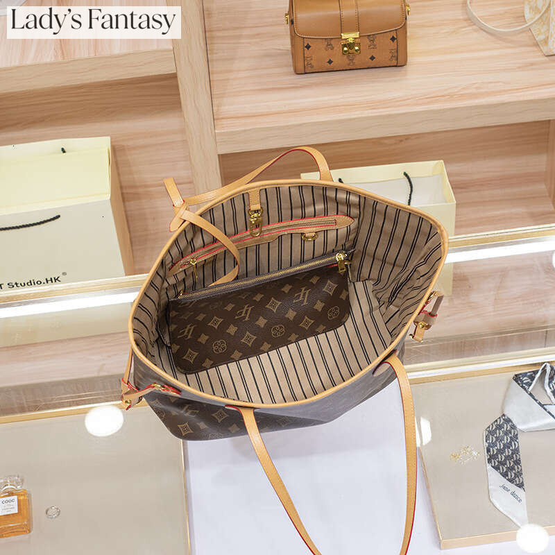 Lady's Fantasy Large Capacity Tote Bag for Women, Niche Single Shoulder Bag, New Autumn Winter Commuter Design,