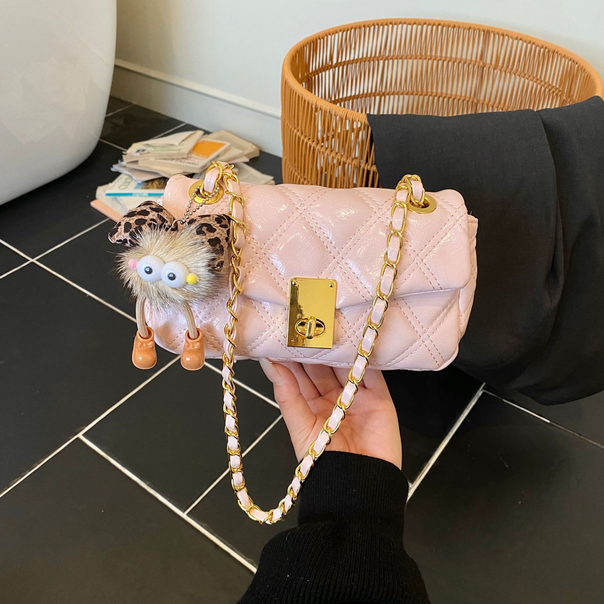 Waxed leather quilted for women, 2026 new model, vintage texture small square bag, winter high-end chain crossbody bag