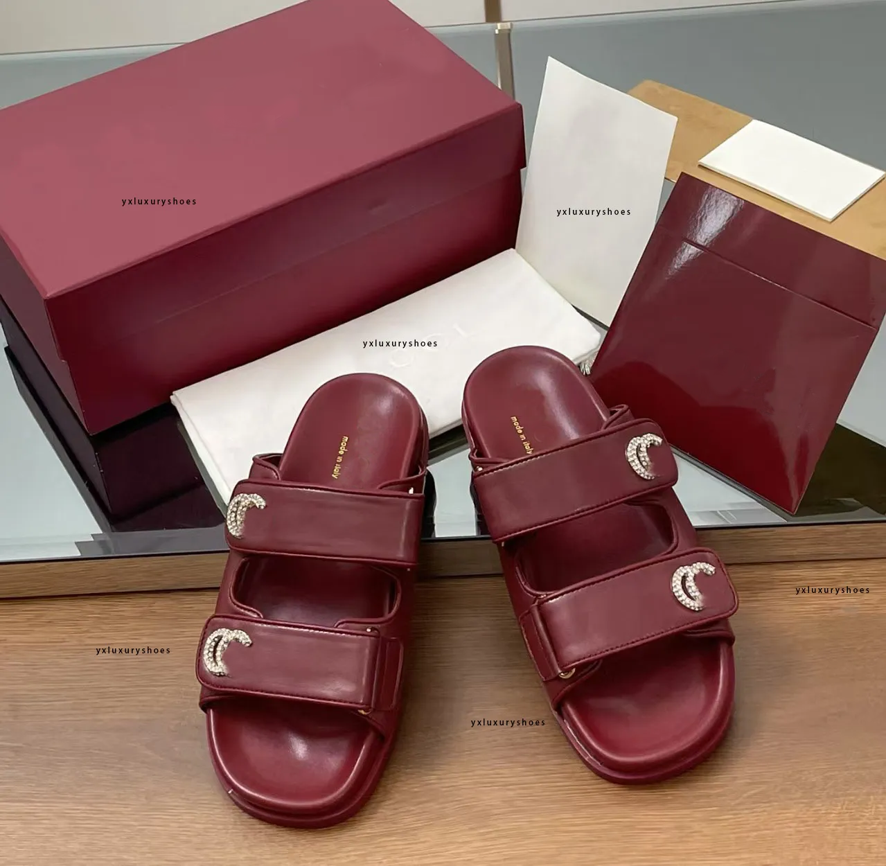 2025SS Designer shoes Paris Women's Summer New metal letter sandals luxurious beach sandals high-quality wide flat diamond letter beach slippers for women