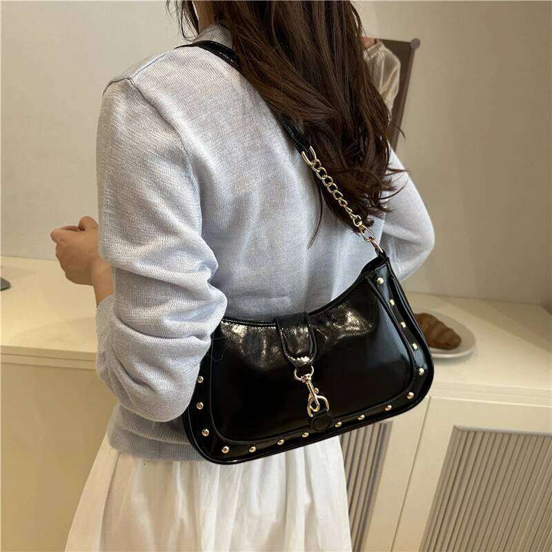 Fashionable And Casual Women Shoulder With Hook Lock Metal Rivet Decoration Diagonal Cross Bag Suitable For Daily Commuting QIBALIANGPIN