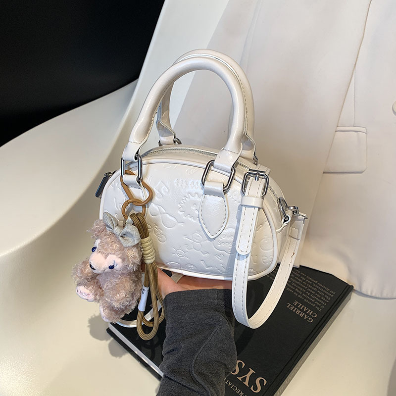 Versatile ins-style women's 2025 new autumn and winter vintage fashion handbag pillow niche commuter crossbody bag