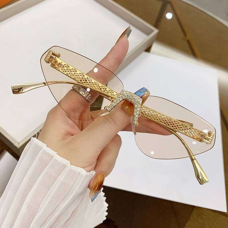 New Fashion Frameless For Women With Hollow Metal Sunglasses Cat Glasses 90259 26Y0330