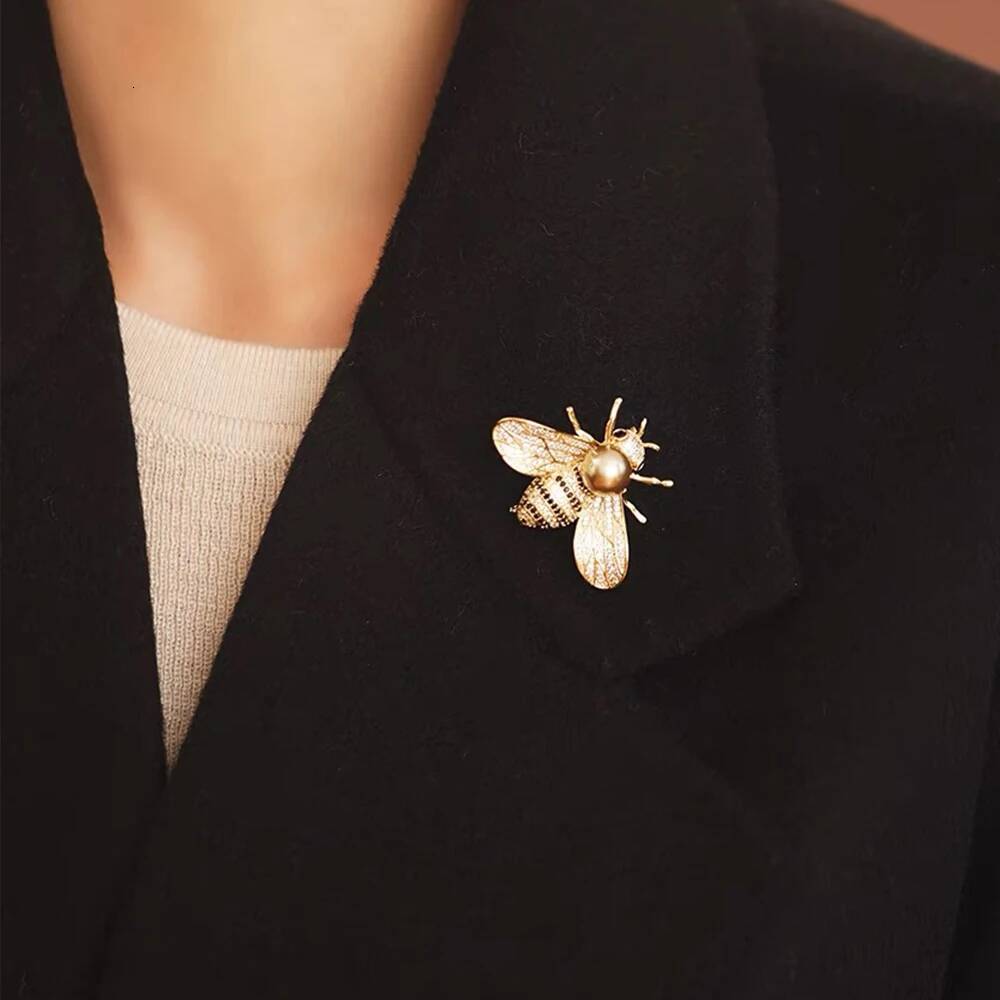 Luxury Brand Design Little Bee Brooches for Women Men Fashion Insect Brooch Crystal Rhinestone Pearl Pins Clothing Jewelry Gifts