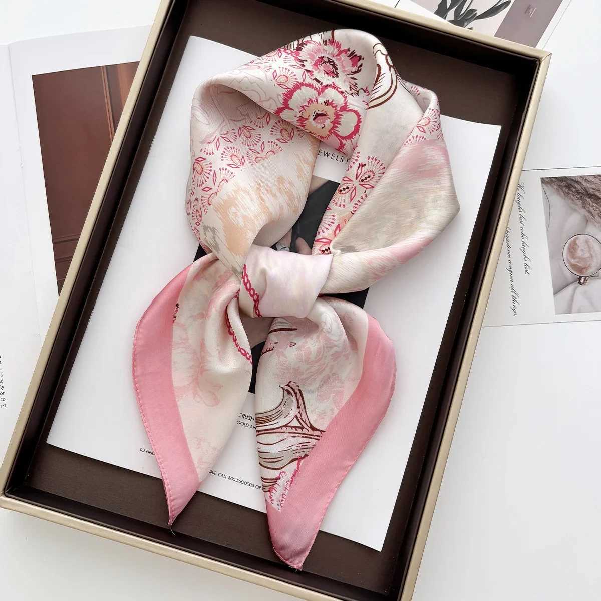 Luxury New Design Satin Print Scarf Wen Scarves Bandana Hijab Neckerchief Shawl Kerchief Hair Band Foard Lady X260328