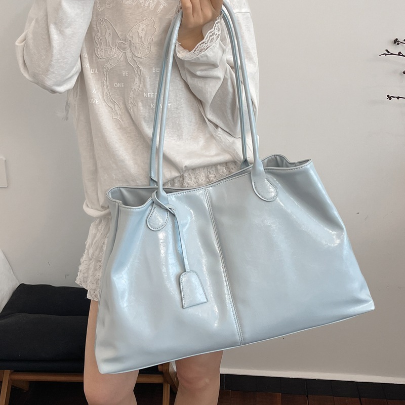 2026 New High end Large Capacity Women's Handbag, New Multi functional Commuter Crossbody Bag, Popular Shoulder Bag, Designer Bag