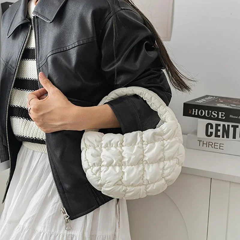 Fashion Mini Puffer Tote Bag Quilted Circle Phone Purse Elegant Purple Soft Nylon Padded Key Pouch Simple Trend Handbag 260317