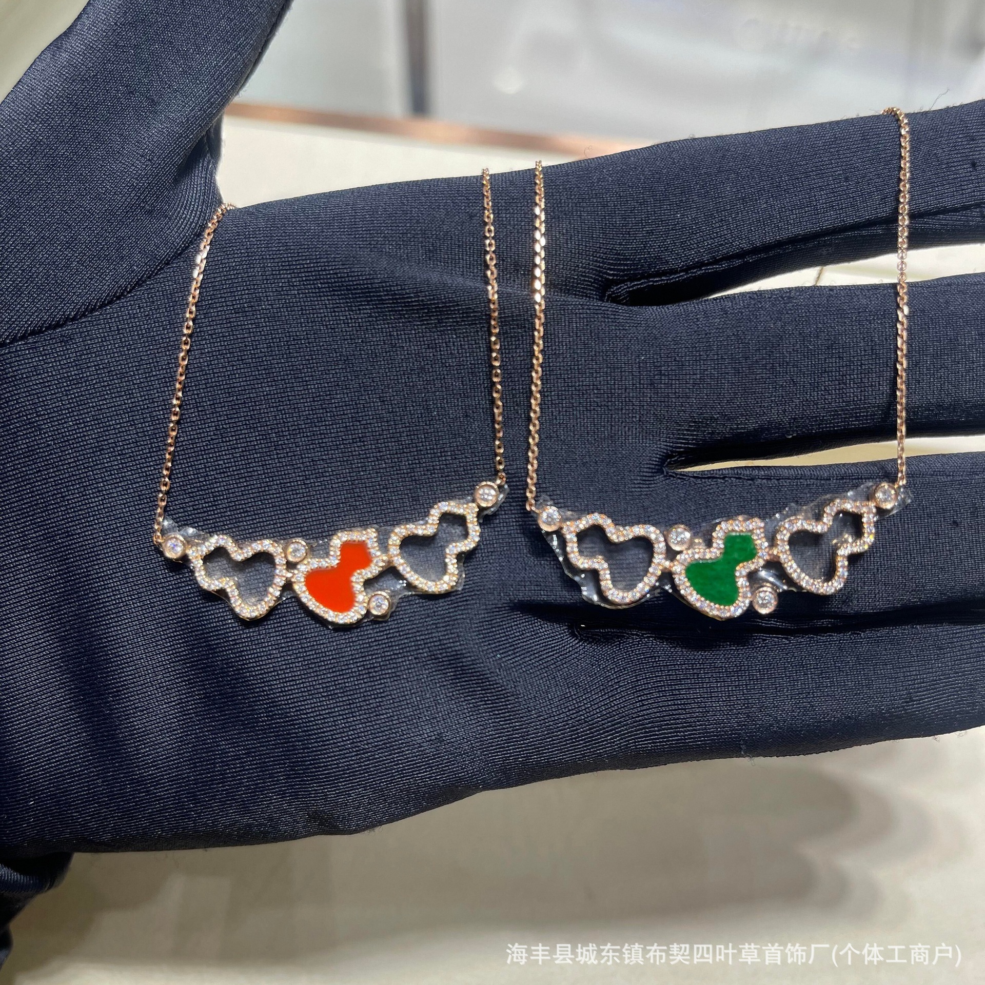 Designer luxury New high-quality V-gold version with white mother-of-pearl hollow pendant, fortune and prosperity bracelet,