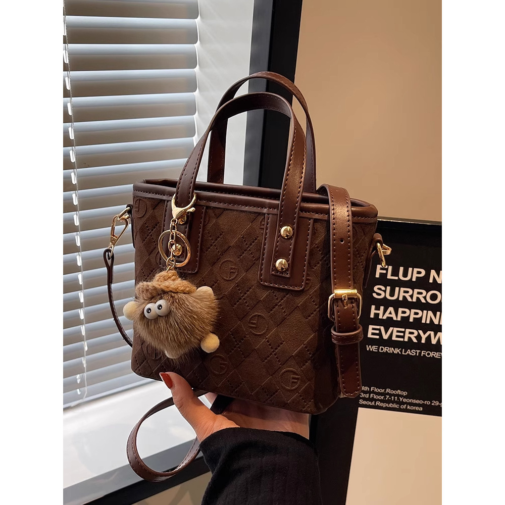 New Style for Women 2025 Hot-Selling Bucket Niche Autumn and Winter Matte Retro Crossbody Bag Quilted Handbag