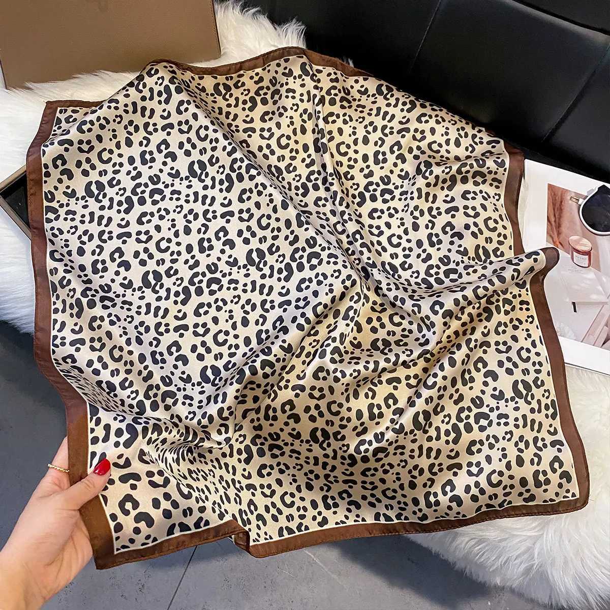 2025 New Fashion 70X70cm Wens Scarf Silk Leopard Print Scarf Square Shawl Decorative band Neck Luxury Design Bandana X260328