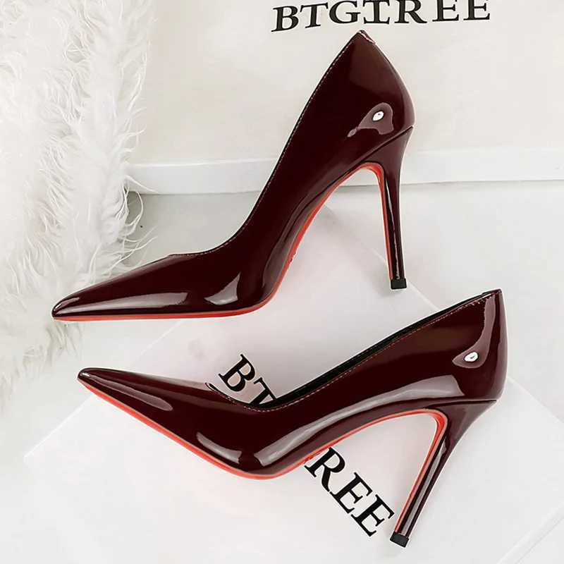 Women Fashion Red Bottom 10cm High Heels Pumps Female Elegant Valentine Date Shoes Lady Glam Patent Leather Pointed Toe Shoes Z260330