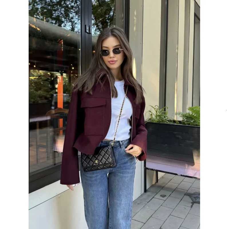 2026Spring and Autumn Fashionable Burgundy Large Pocket Zipper Woolen Coat for WomenT260328