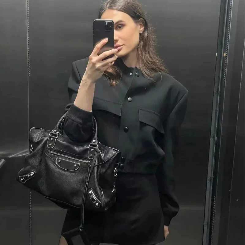 1PCS Woman Bomber Jacket Coat White Autumn Winter Button Baseball Aviator Cropped Jackets for Women Long Sleeve Crop OuterwearT260328