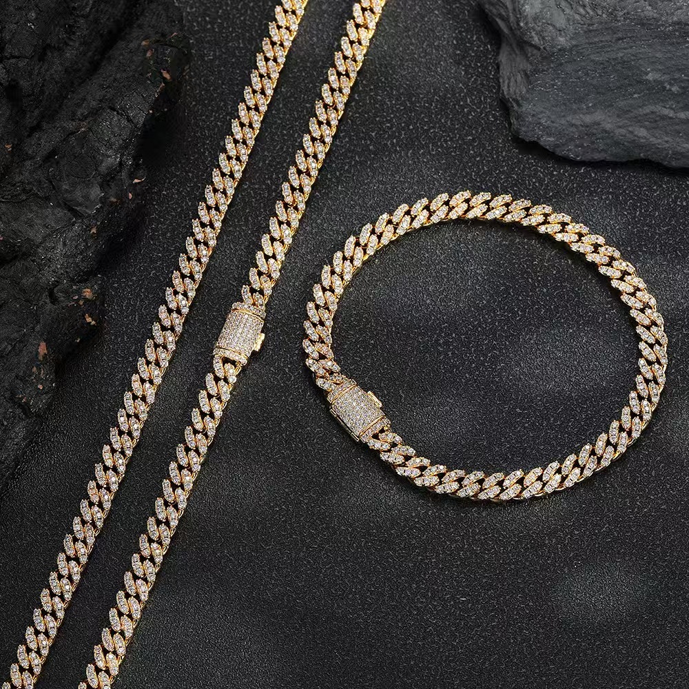 Through the GRA tester, Hip Hop Jewelry 925 sterling silver 8mm frosty VVS Cuban link morganite necklace for men, exudes a sense of sophistication.