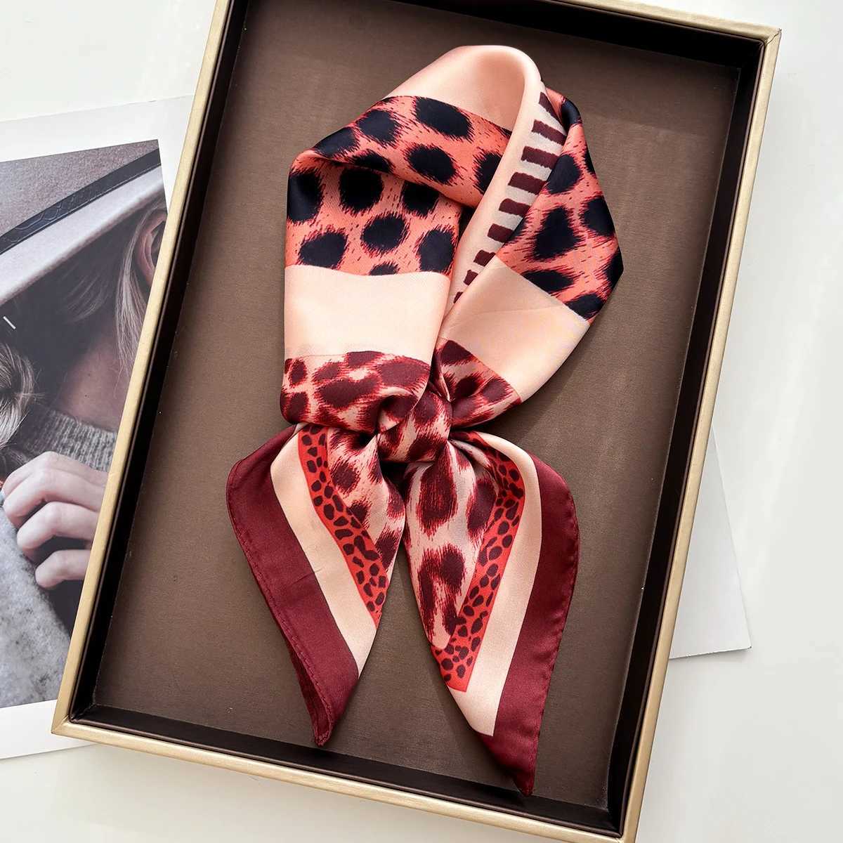 Luxury 7070cm Square Scarf For Women Ladies Leopard Print Hijab Elegant Neckerchief Bandanas Soft Stain Faux Silk Scarves Shawl Z260330