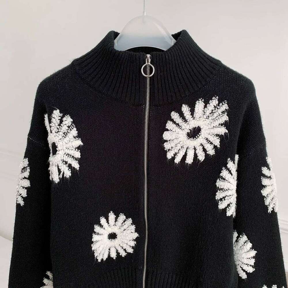 2 Colors Women Daisy Embroidered Knit Sweater Female Zipper Turtleneck Long Sleeve Short Jumper Cardigan Mdng260330
