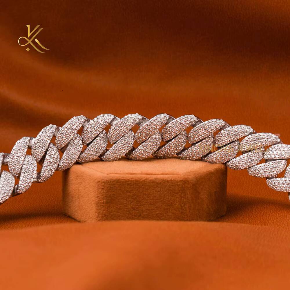 Elegant Charm Cuban Bracelets With Moissanite Diamond Design For Women Featuring Radiant Shine And Timeless Wrist Appeal
