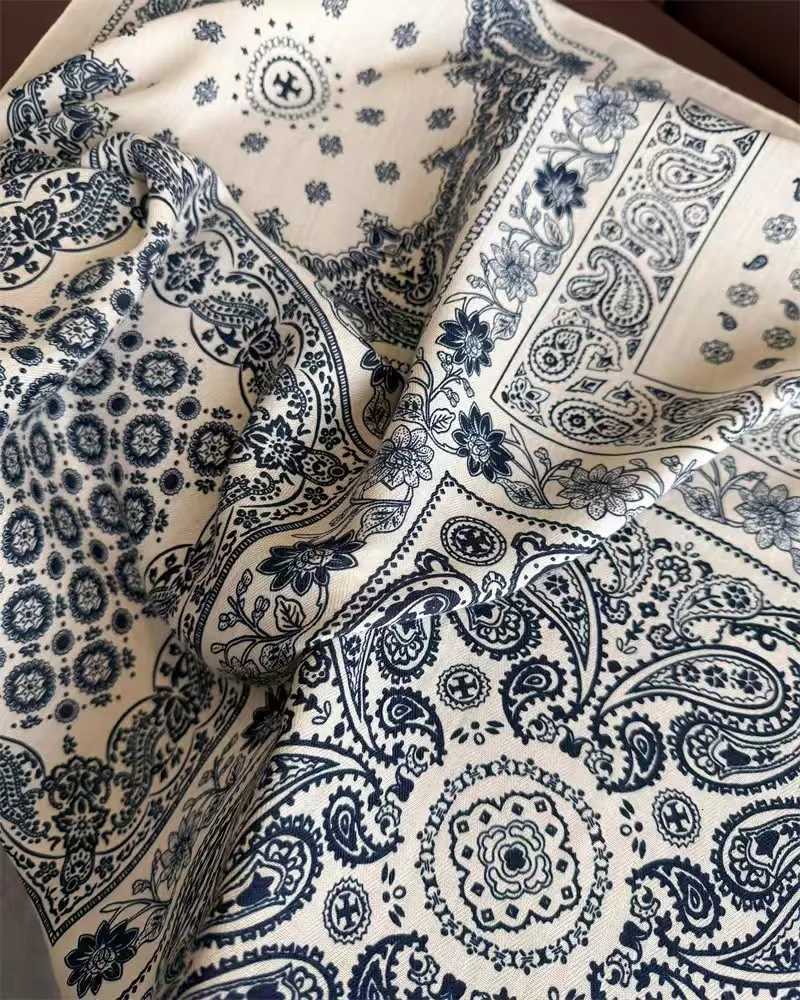 Fashion Wens Scarf Premium Imitation Silk Retro Paisley Print Lightweight Neck Scarf for Work Streetwear X260328