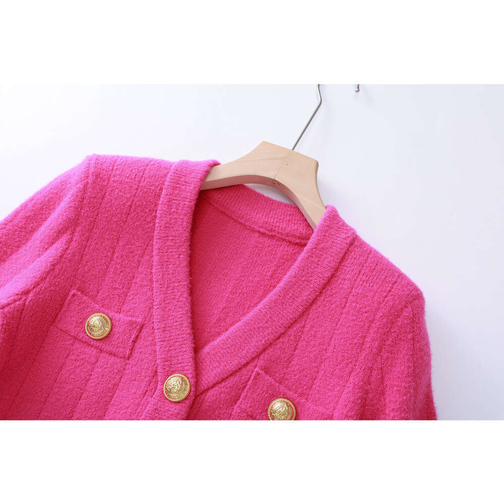 2026 Autumn/Winter New Designer French Light Luxury Gentle Style V-neck Knitted Sweater with g25 Tight Skirt