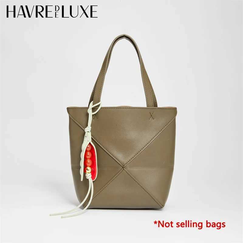 Cowhide pea bag charm keychain car accessories handmade pea pods leather bag pendant High-end bag accessories Z260330