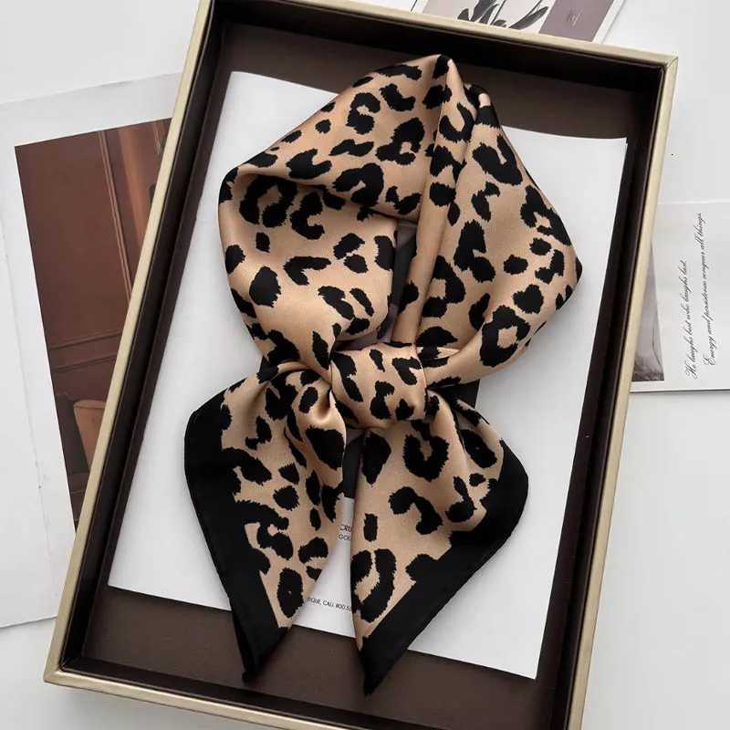 Luxury Leopard Print Fem Satin Neck Scarf Square Hair Scarves Foard Band Shawls Wraps Neckerchief Bandana Wen 70cm X260328