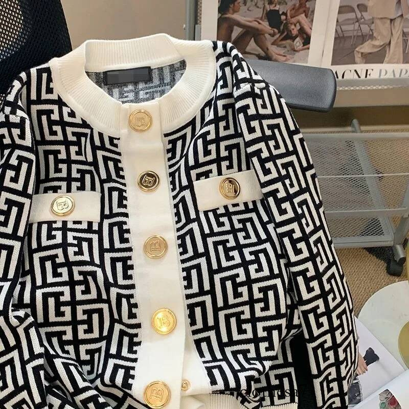 Contrast Color Knitted Cardigan for Women in Autumn New High-end Fashion Style Slim Long-sleeved Sweater Jacket